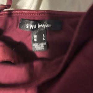 Burgundy tank top size Small, No tags but never worn. Built in bra.